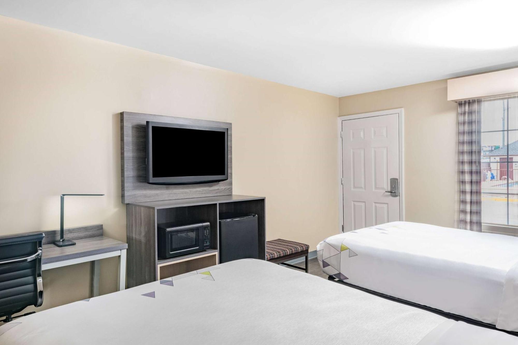 ทราเวลลอดจ์ คอมเมิร์ซ จอร์เจีย เนียร์ แทงเกอร์ เอาต์เลตส์ มอลล์ Motel ภายนอก รูปภาพ