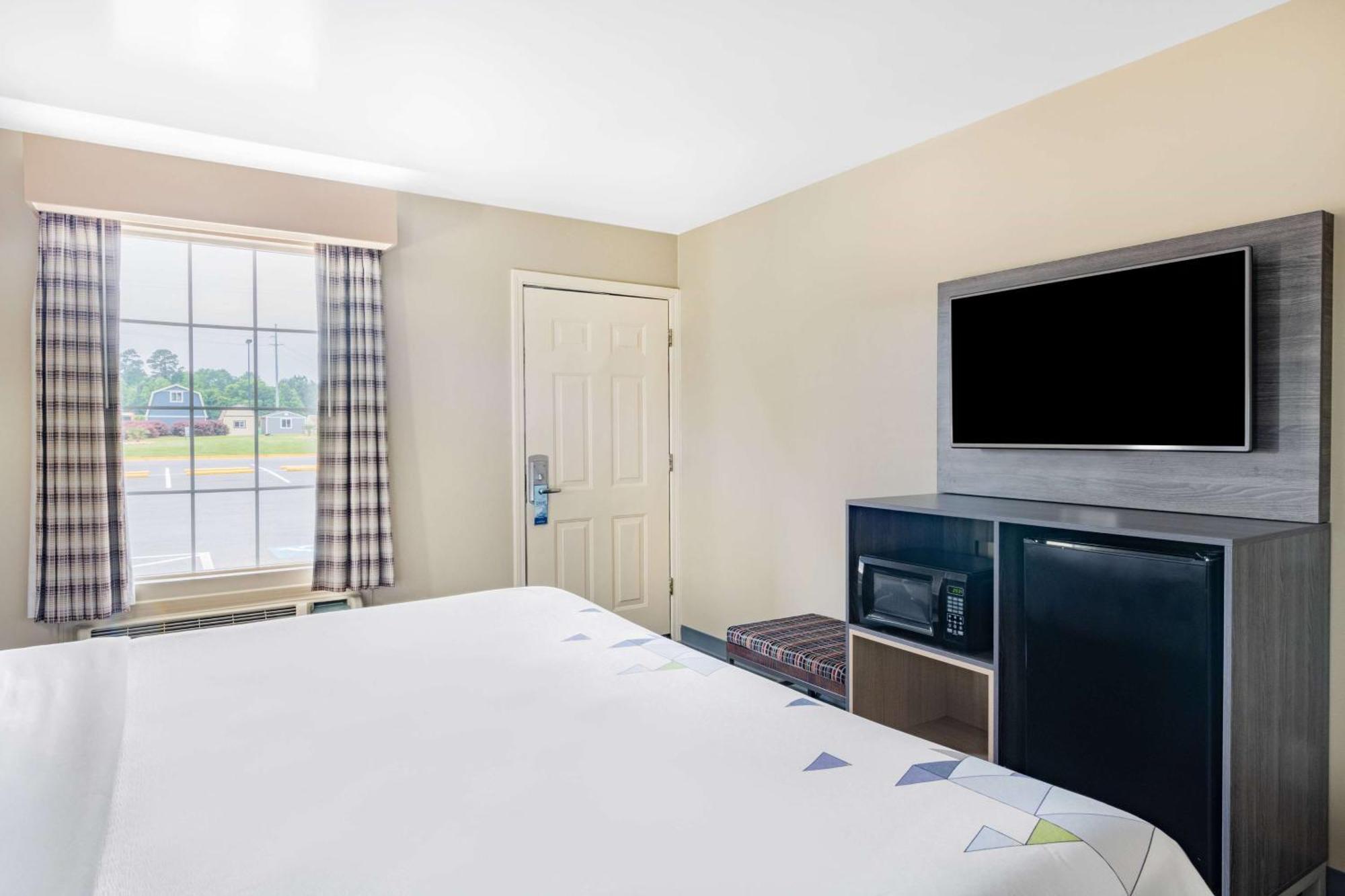 ทราเวลลอดจ์ คอมเมิร์ซ จอร์เจีย เนียร์ แทงเกอร์ เอาต์เลตส์ มอลล์ Motel ภายนอก รูปภาพ