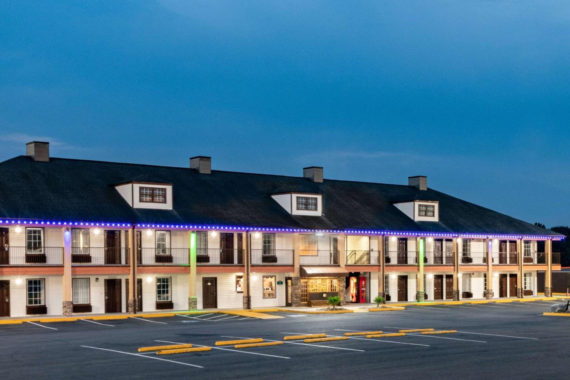 ทราเวลลอดจ์ คอมเมิร์ซ จอร์เจีย เนียร์ แทงเกอร์ เอาต์เลตส์ มอลล์ Motel ภายนอก รูปภาพ